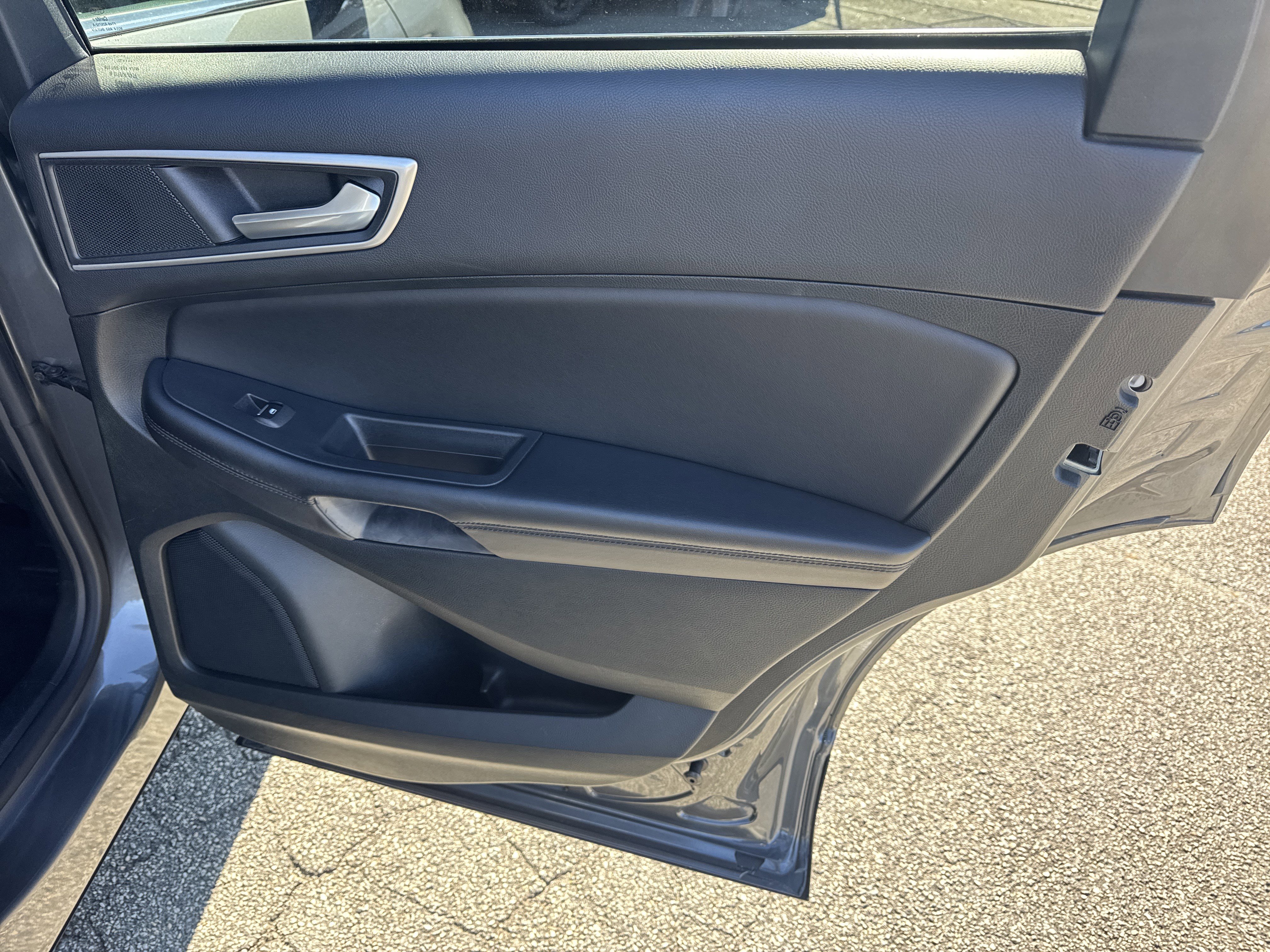 Used 2023 Ford Edge SEL image 16