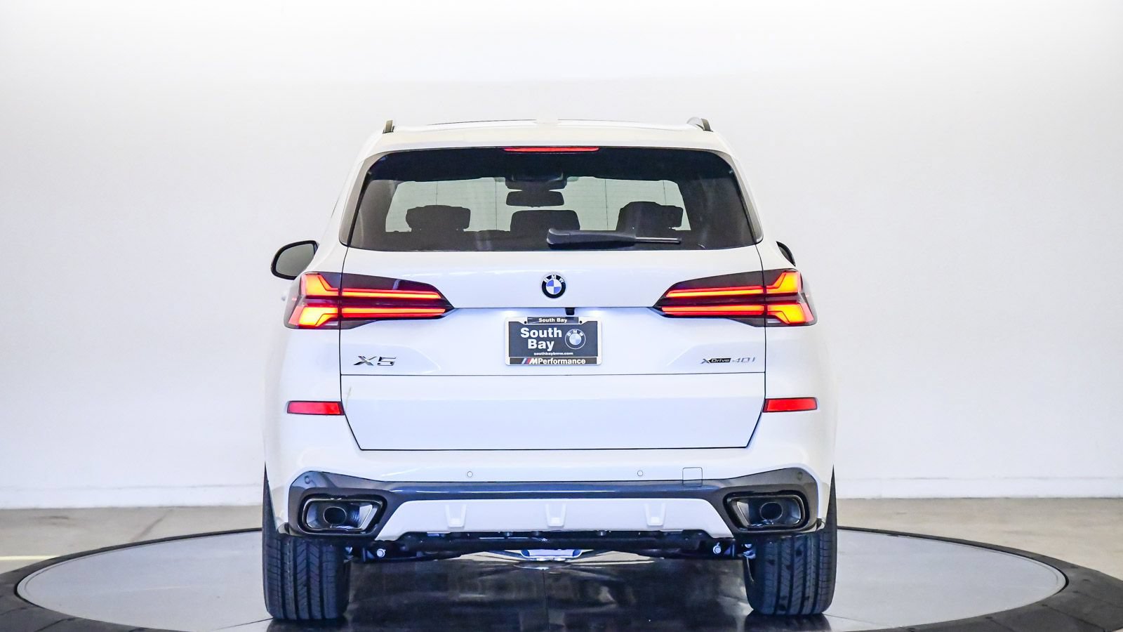 New 2026 BMW X5 xDrive40i w/ M Sport Package AWD/4WD image 3