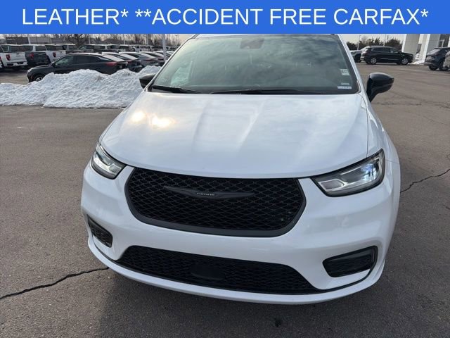 Used 2025 Chrysler Pacifica Limited image 4