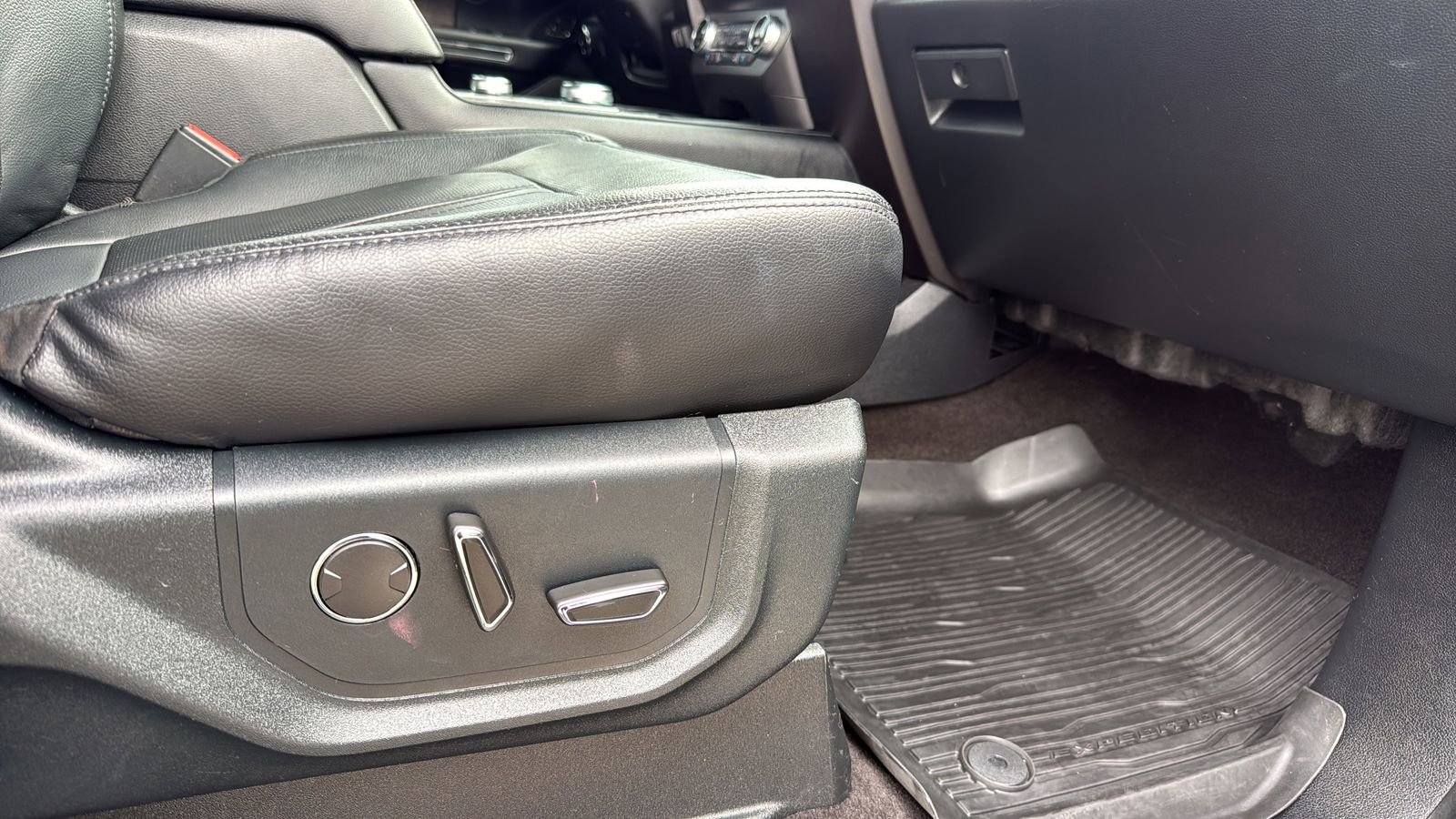 Used 2020 Ford Expedition Limited w/ Texas Edition Package AWD/4WD image 24