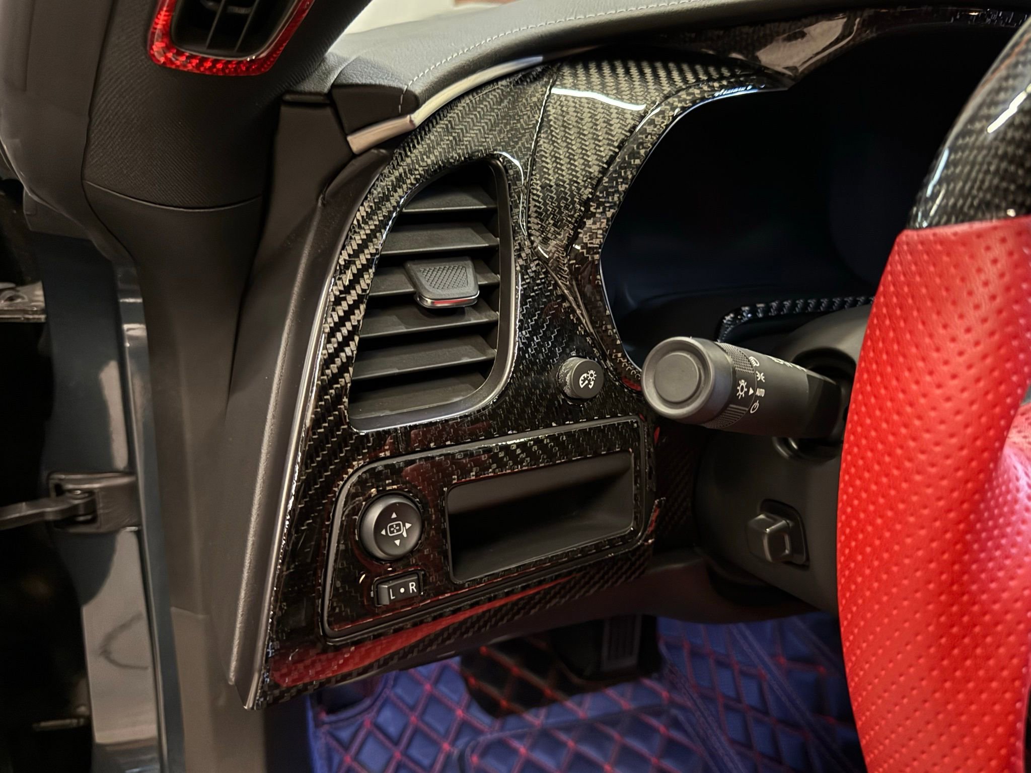 Used 2019 Chevrolet Corvette Stingray Coupe w/ Carbon Flash Badge Package image 41