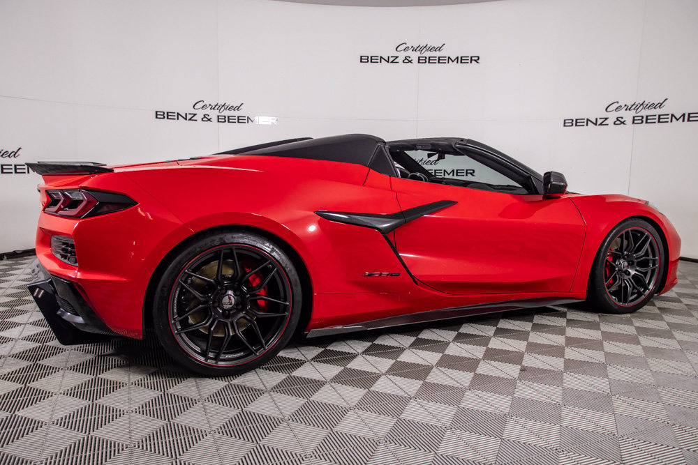 Used 2024 Chevrolet Corvette Z06 w/ Stealth Interior Trim Package RWD image 5