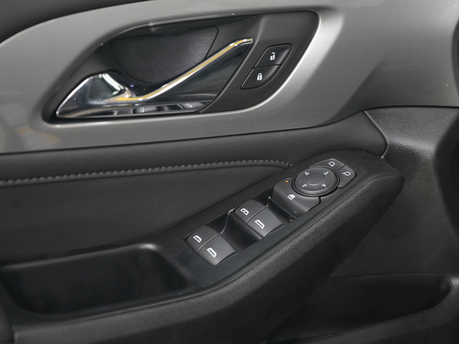 Used 2023 Chevrolet Traverse LT FWD image 22