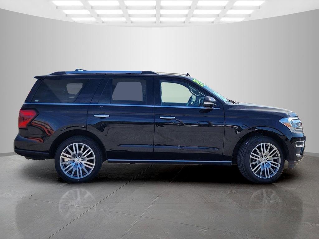 Used 2024 Ford Expedition Limited image 3