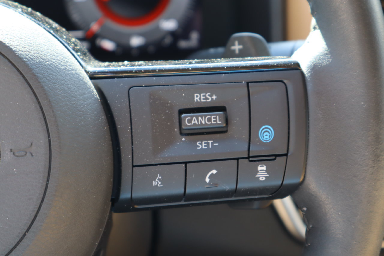 Used 2023 Nissan Rogue Platinum FWD image 14