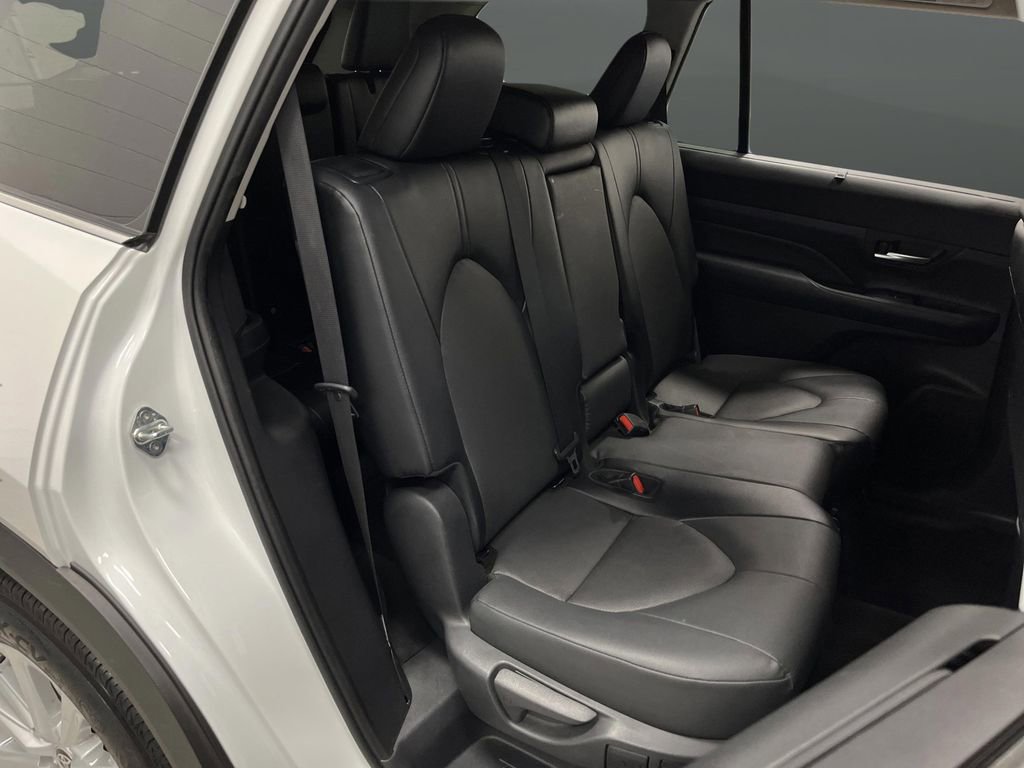 Used 2024 Toyota Grand Highlander XLE image 32