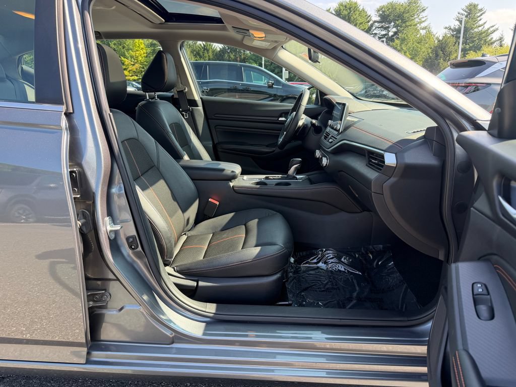Used 2020 Nissan Altima 2.5 SR w/ Premium Package AWD/4WD image 12