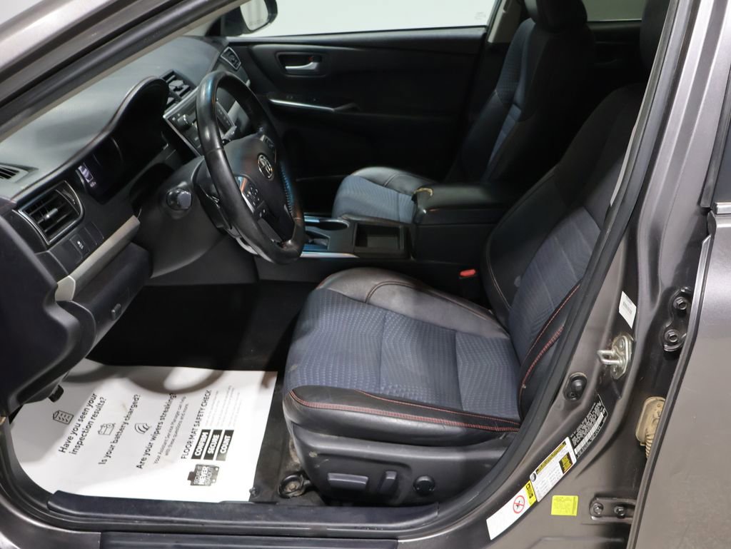 Used 2015 Toyota Camry SE image 10