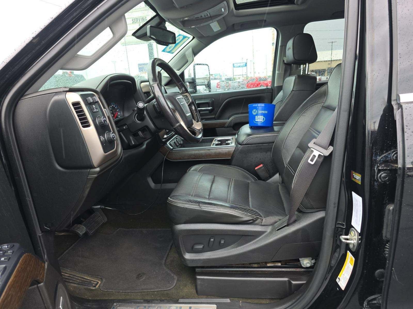Used 2018 GMC Sierra 2500 Denali w/ Suspension Package, Off-Road AWD/4WD image 5