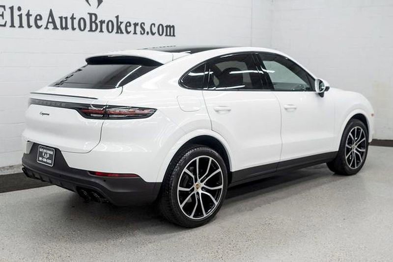 Used 2023 Porsche Cayenne Platinum Edition image 6