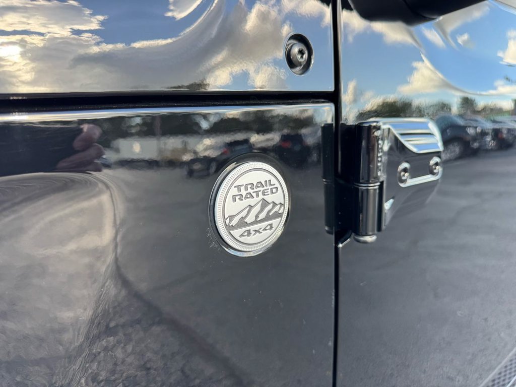 Used 2022 Jeep Wrangler Unlimited Sahara AWD/4WD image 12