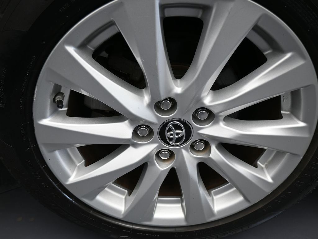 Used 2019 Toyota Camry LE image 40
