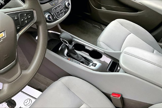 Used 2024 Chevrolet Malibu LT FWD image 17