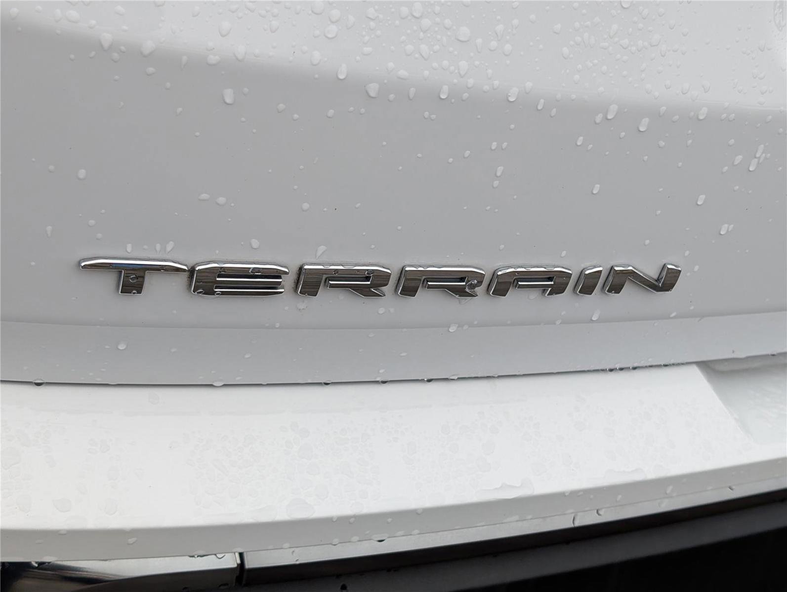 Used 2022 GMC Terrain AT4 w/ Infotainment Package II image 9