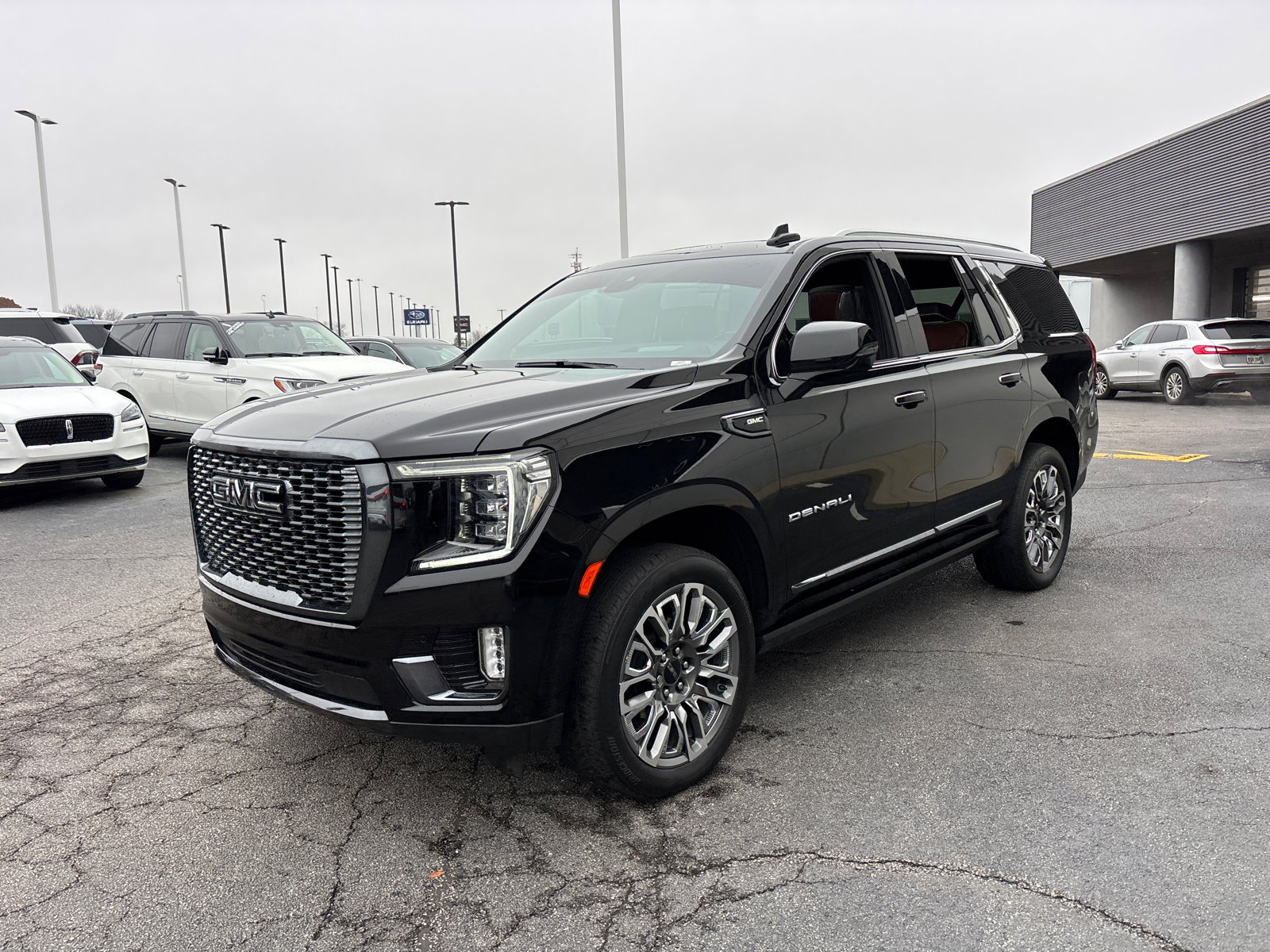 Used 2023 GMC Yukon Denali Ultimate image 3