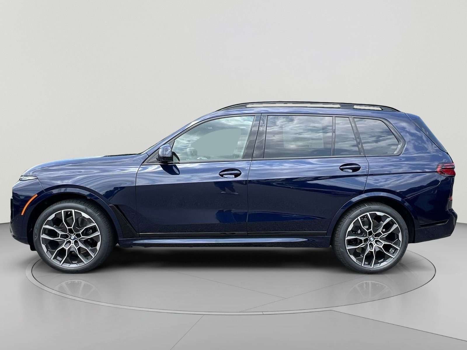 New 2027 BMW X7 xDrive40i w/ M Sport Package AWD/4WD image 2