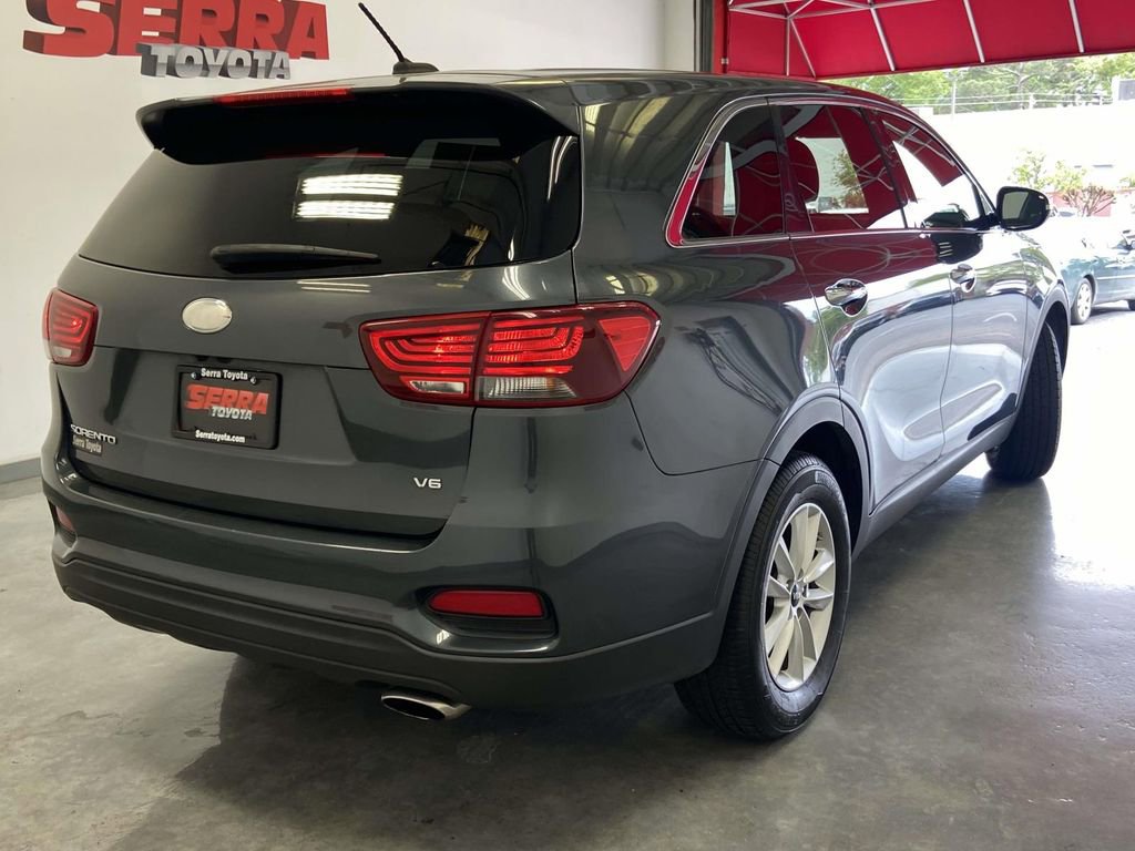 Used 2020 Kia Sorento LX image 3