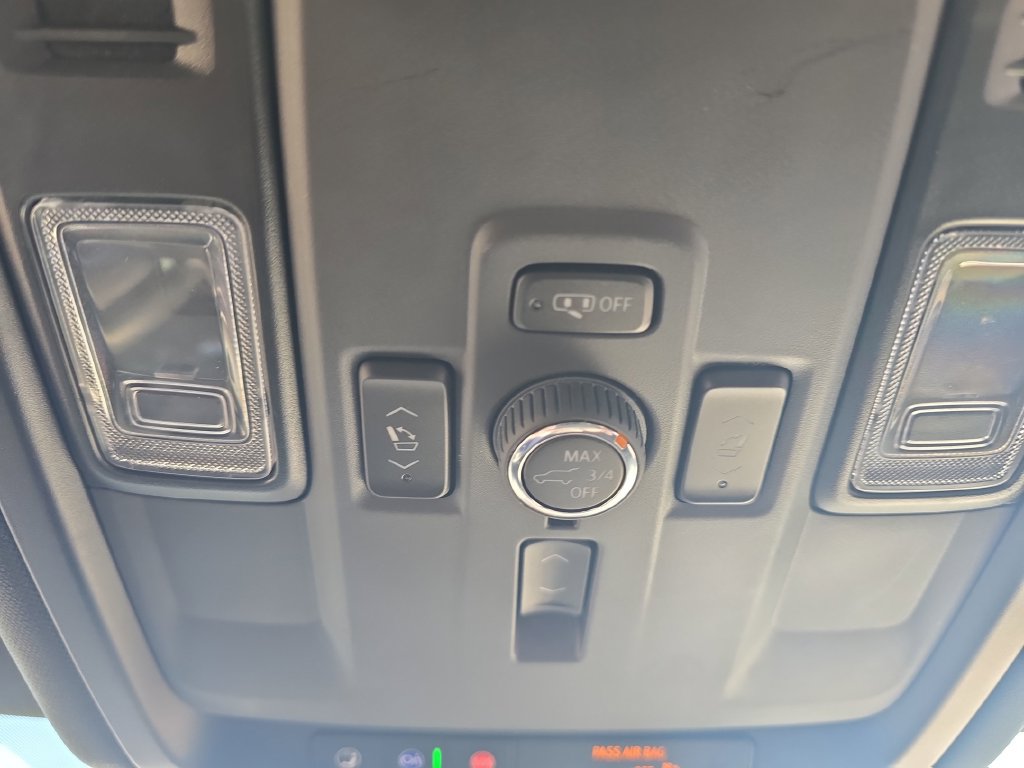 Used 2025 GMC Yukon Denali AWD/4WD image 43