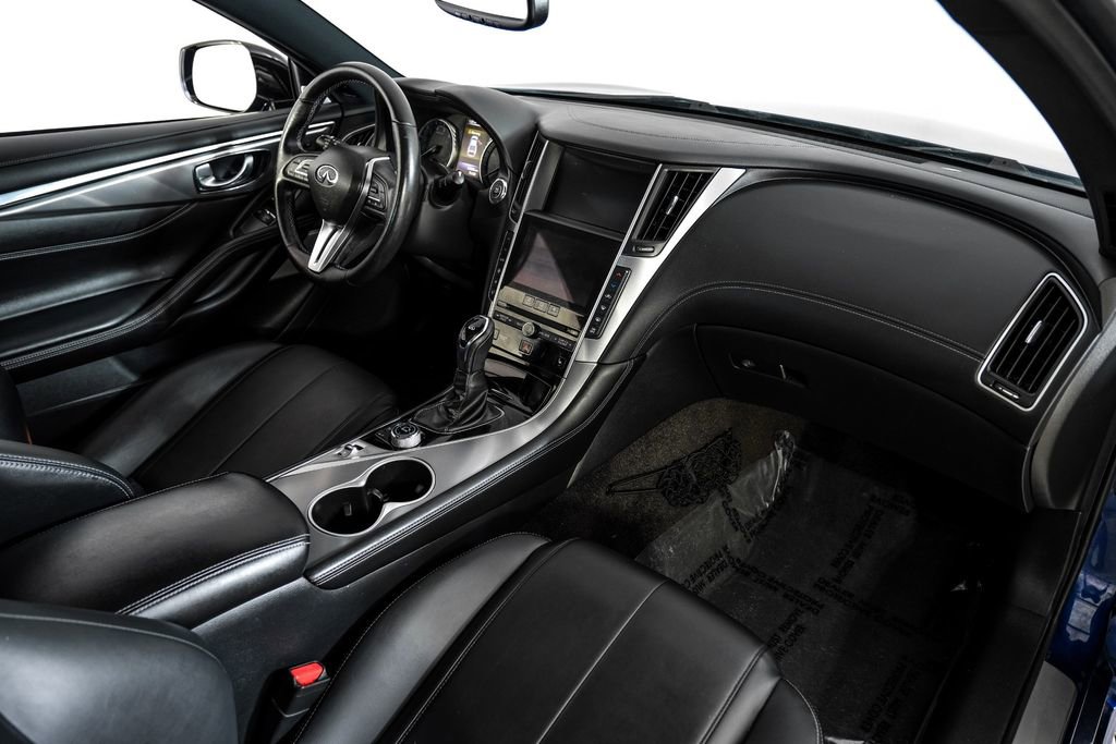 Used 2019 INFINITI Q60 3.0t Luxe w/ Essential Package image 12