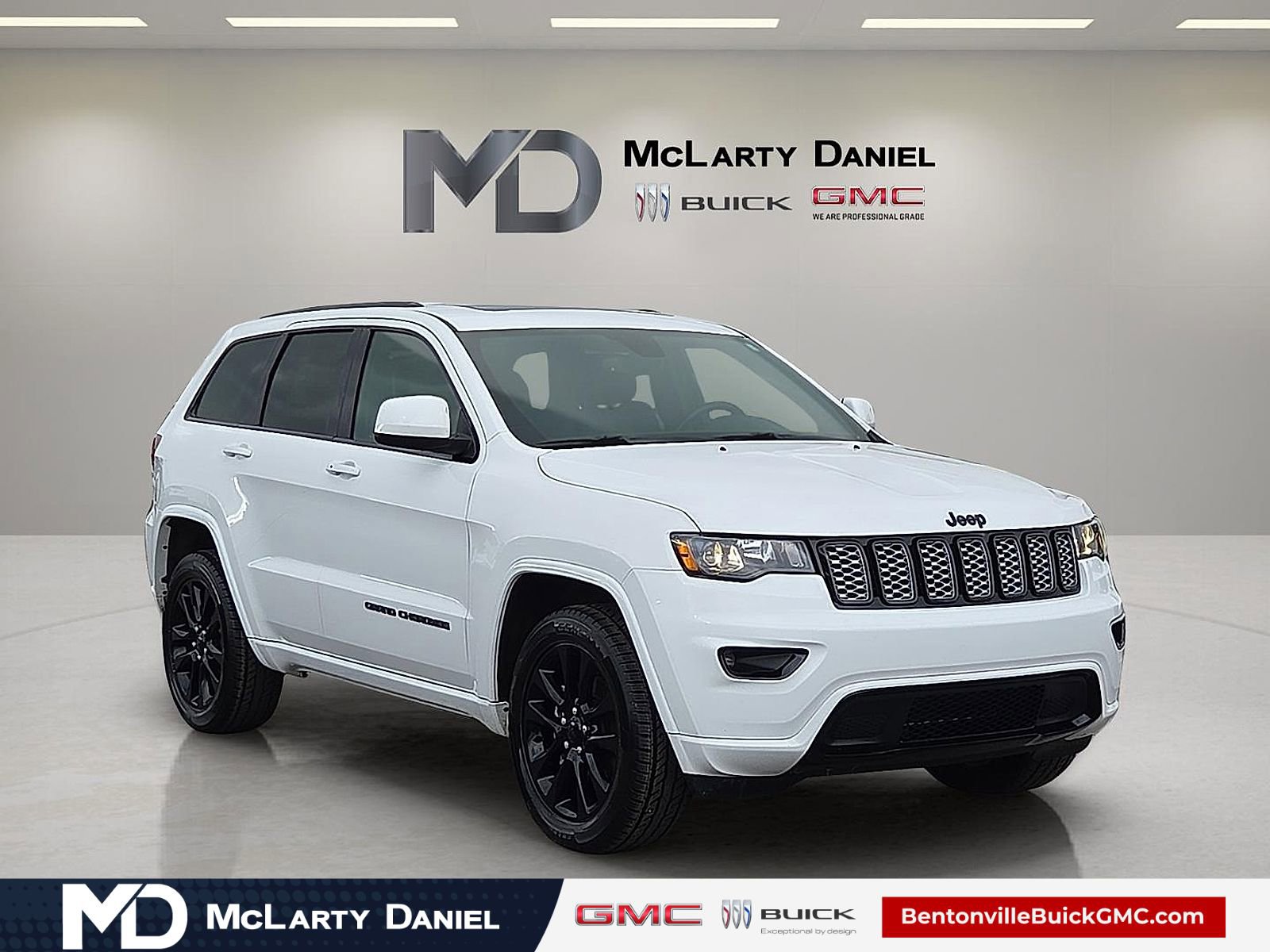 Used 2020 Jeep Grand Cherokee Altitude image 1