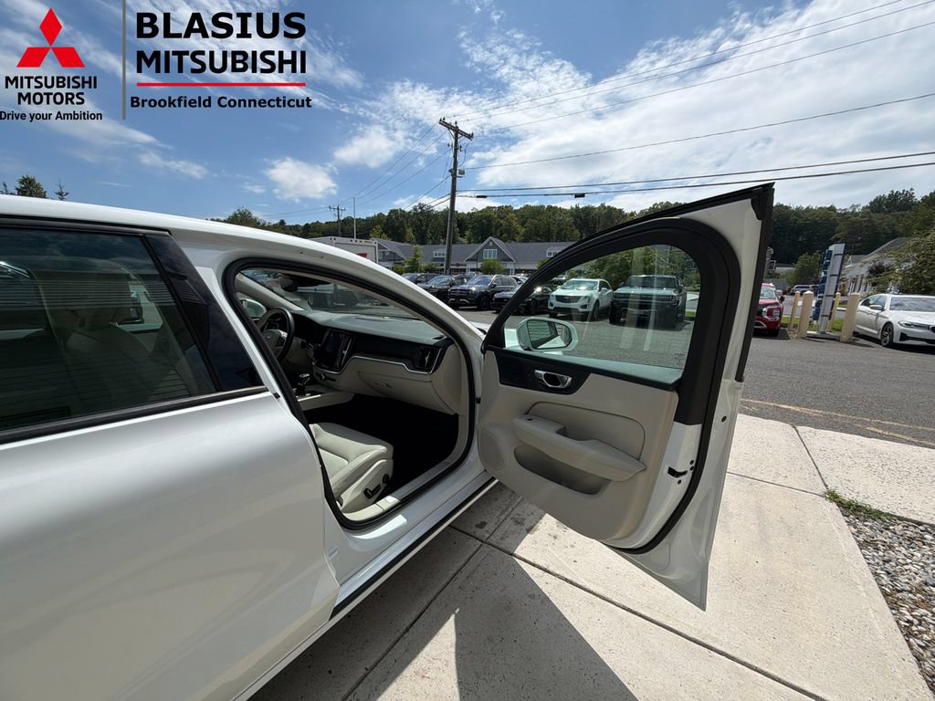 Used 2019 Volvo S60 T5 Momentum w/ Multimedia Package FWD image 57