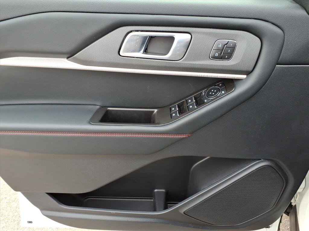 Certified 2025 Ford Explorer ST image 9