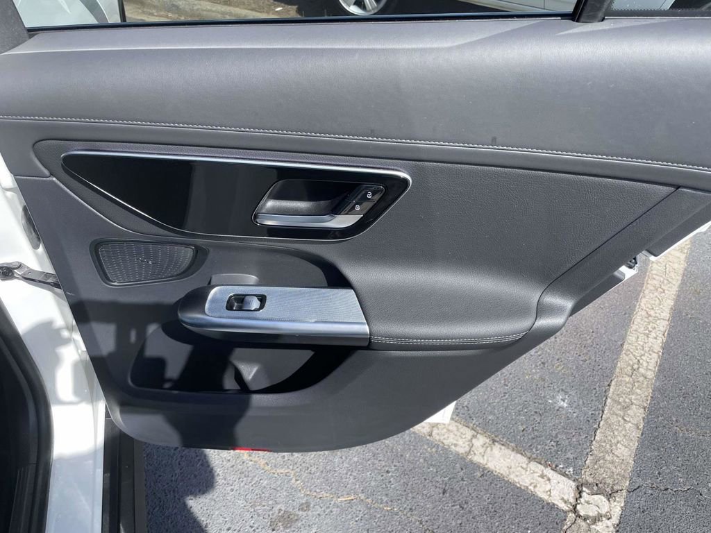 Used 2024 Mercedes-Benz GLC 300 4MATIC image 42