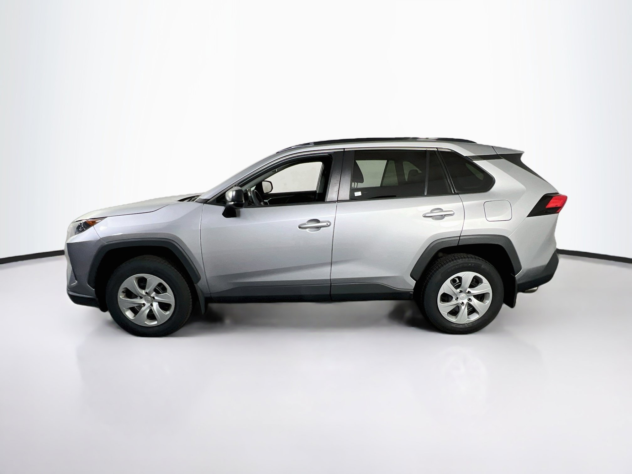 Used 2021 Toyota RAV4 LE AWD/4WD image 8