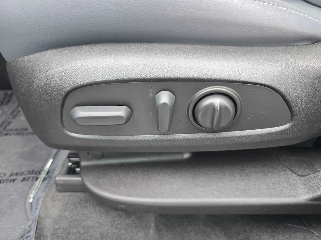 Used 2023 Buick Enclave Essence w/ Experience Buick Package image 19