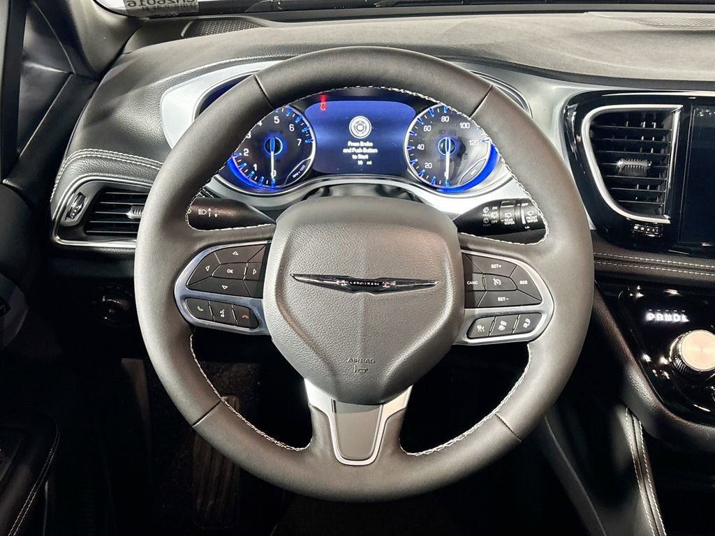 New 2026 Chrysler Pacifica Limited image 13