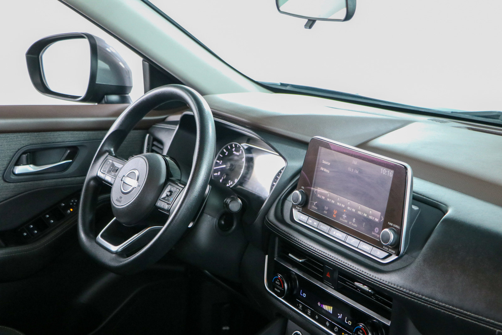 Used 2023 Nissan Rogue SV FWD image 25