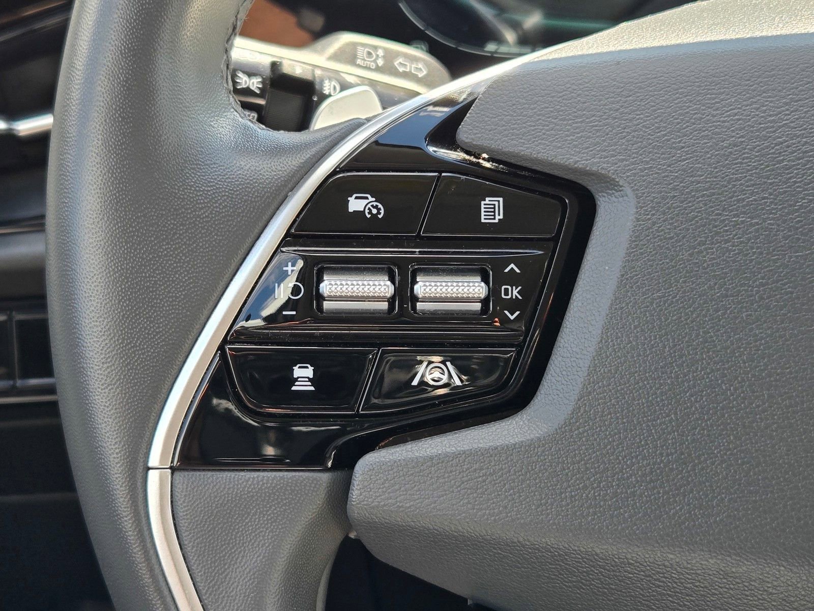 Used 2023 Kia Niro EX Touring FWD image 32