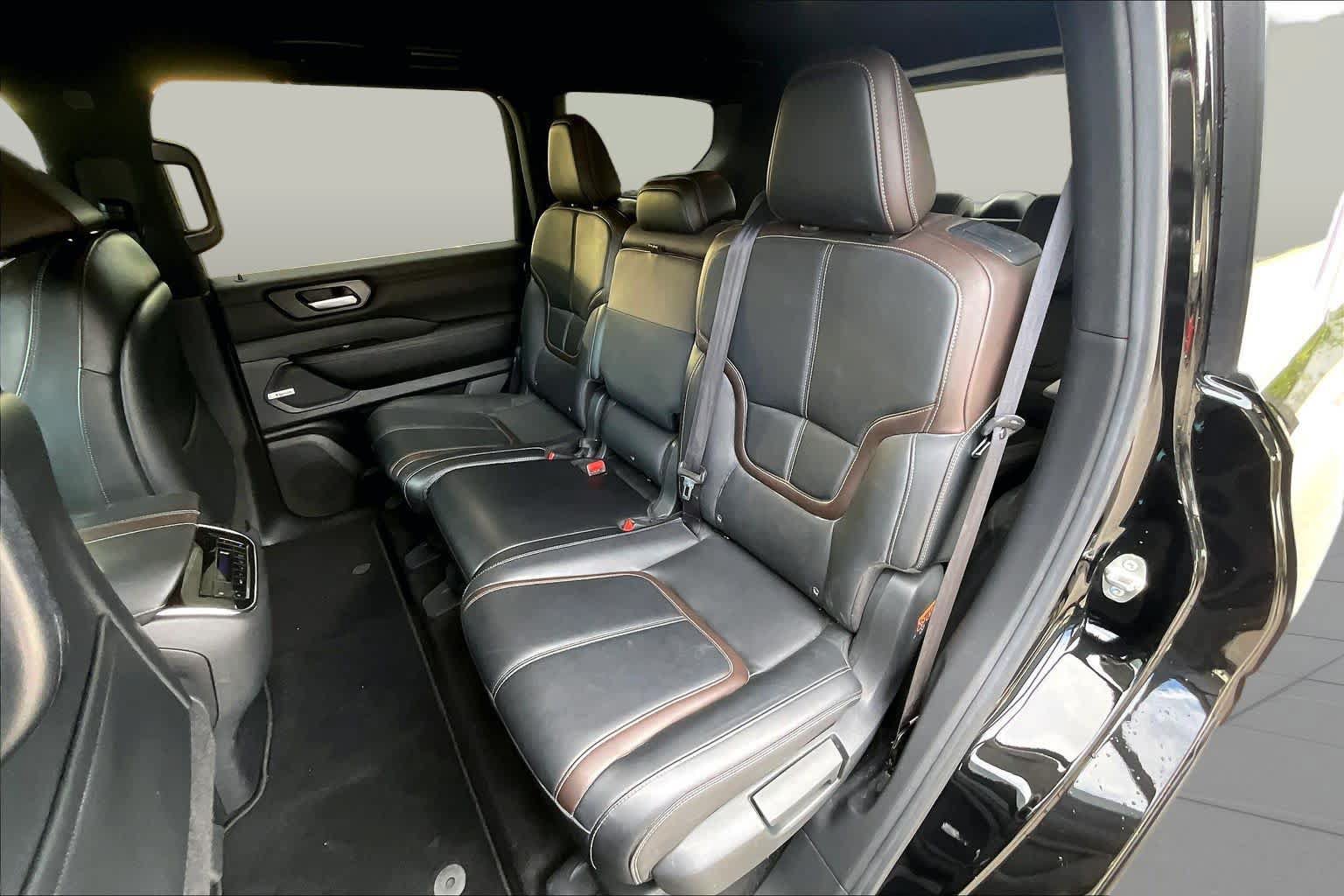 Certified 2025 Nissan Armada SL AWD/4WD image 19