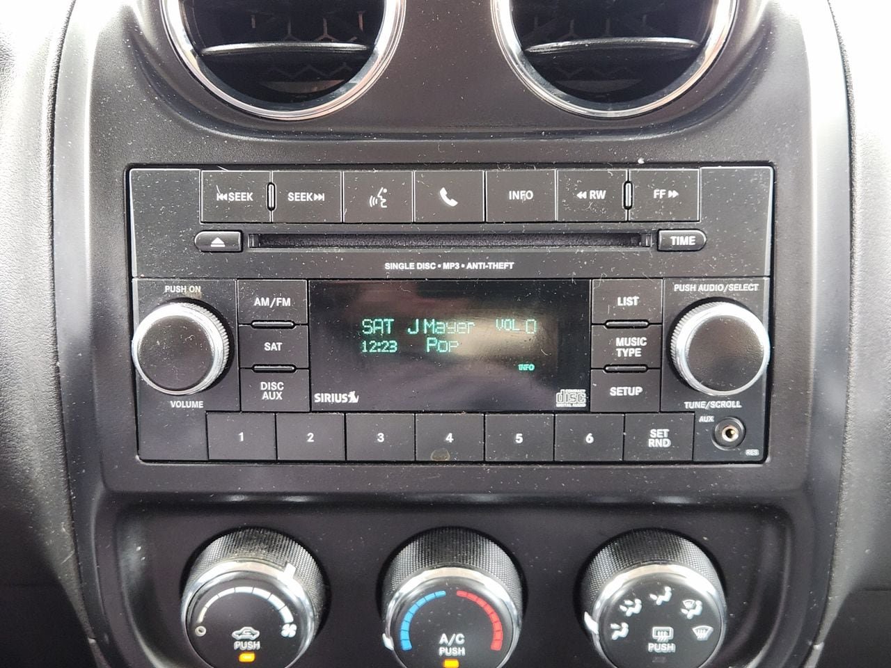 Used 2017 Jeep Patriot Latitude FWD image 15