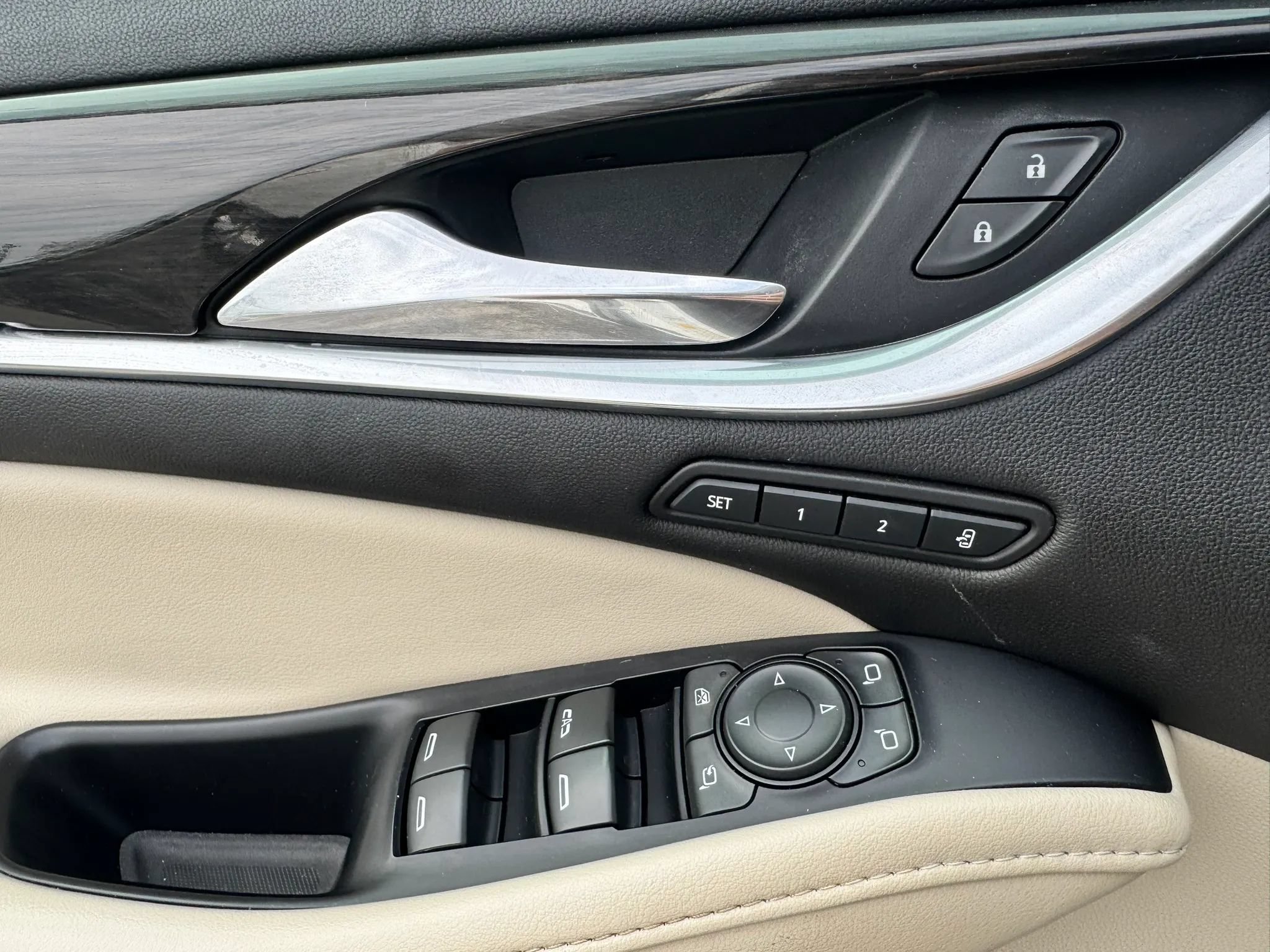 Used 2019 Buick Enclave Premium w/ Experience Buick Package FWD image 32