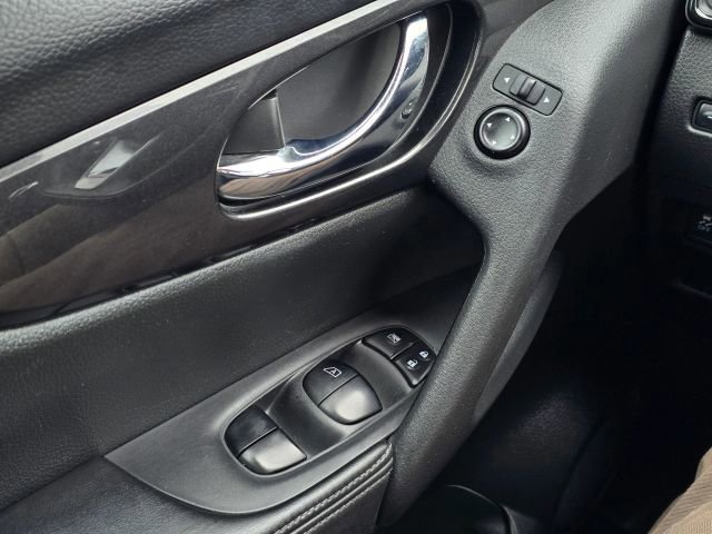 Used 2017 Nissan Rogue S image 26