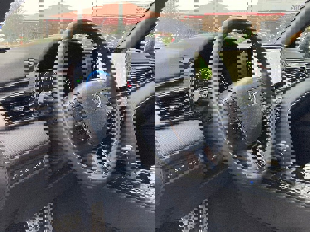 Certified 2025 Toyota Camry SE image 9