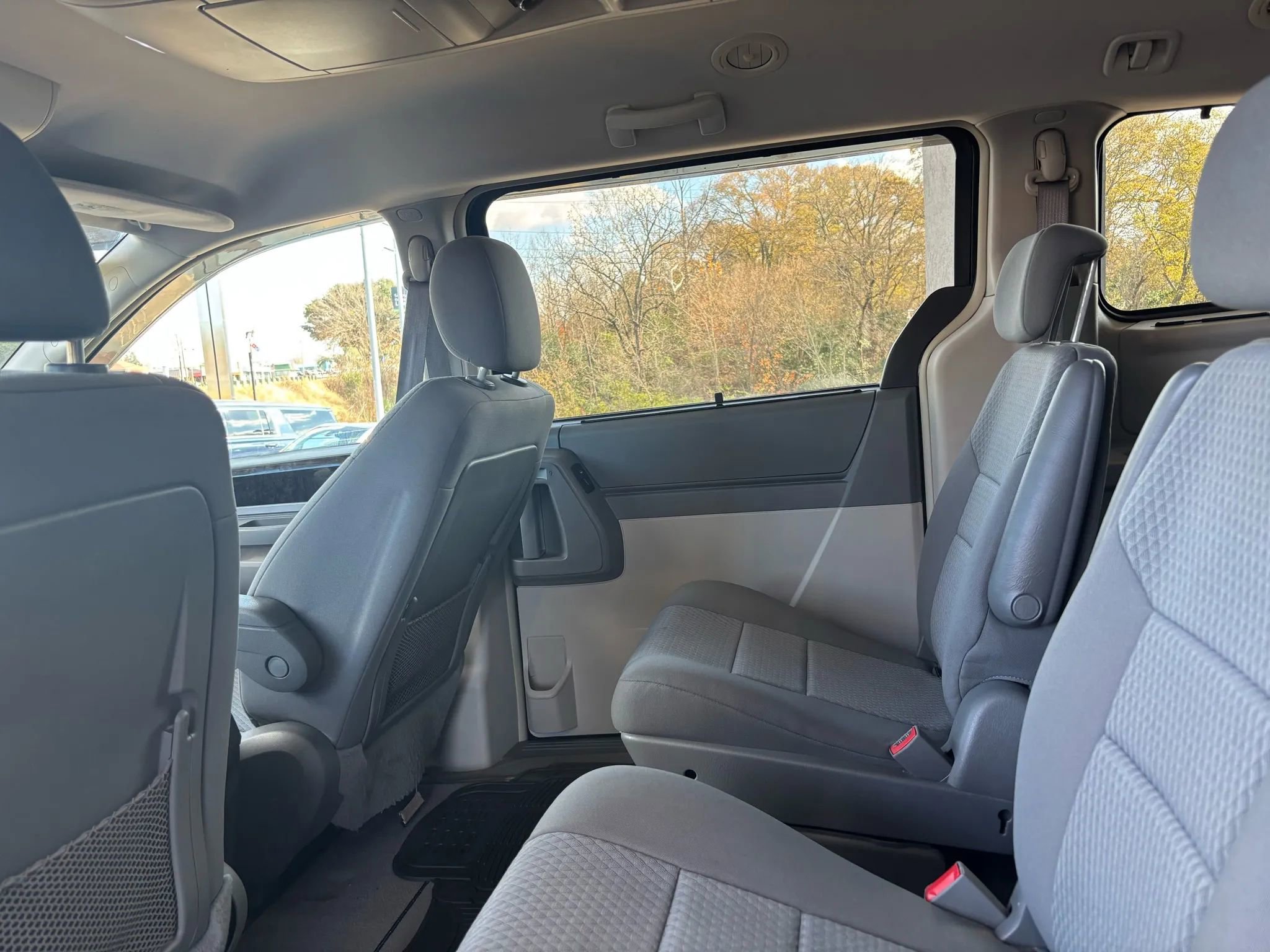 Used 2010 Dodge Grand Caravan SXT w/ Family Value Group image 17