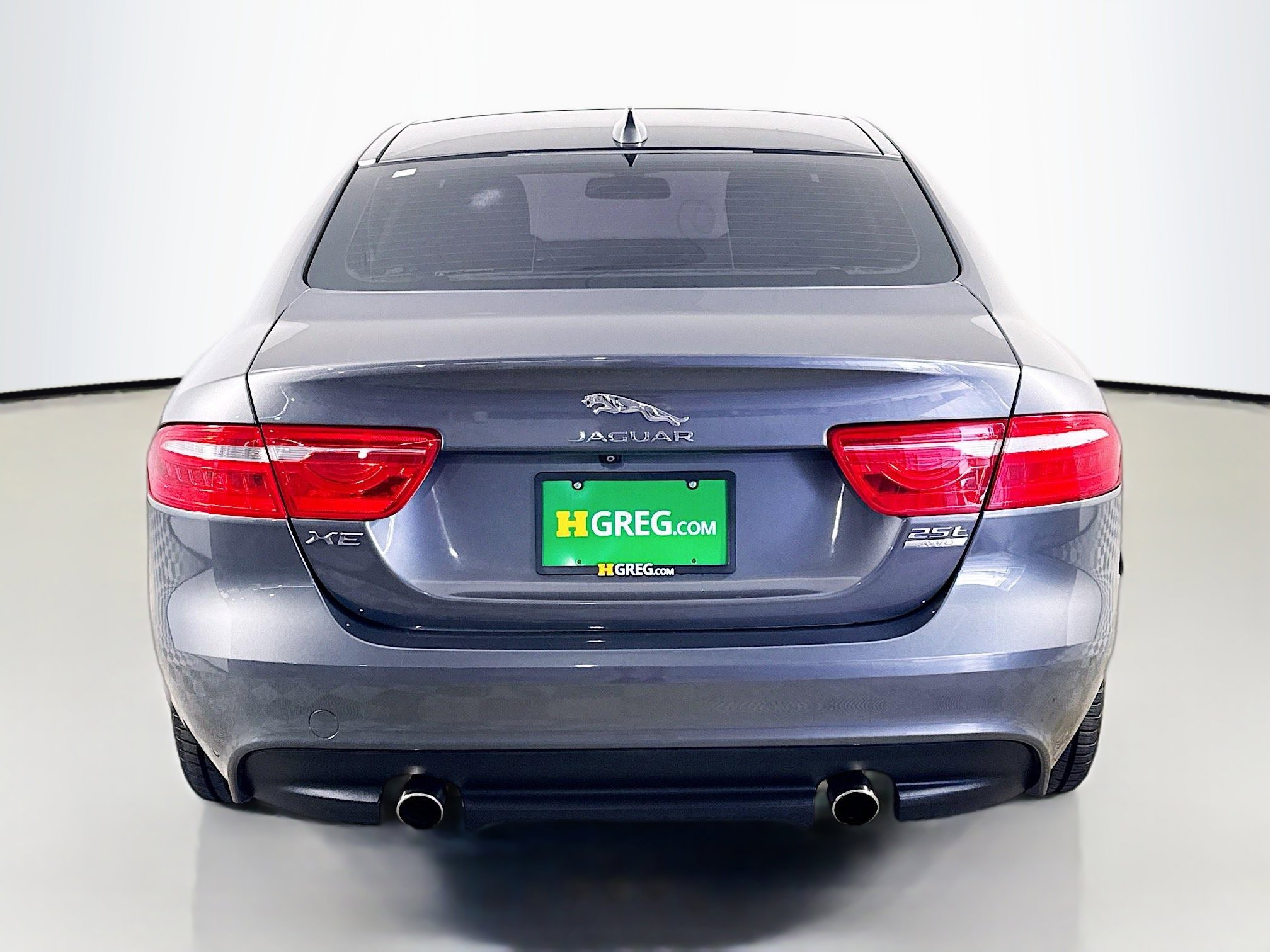 Used 2018 Jaguar XE Premium image 8