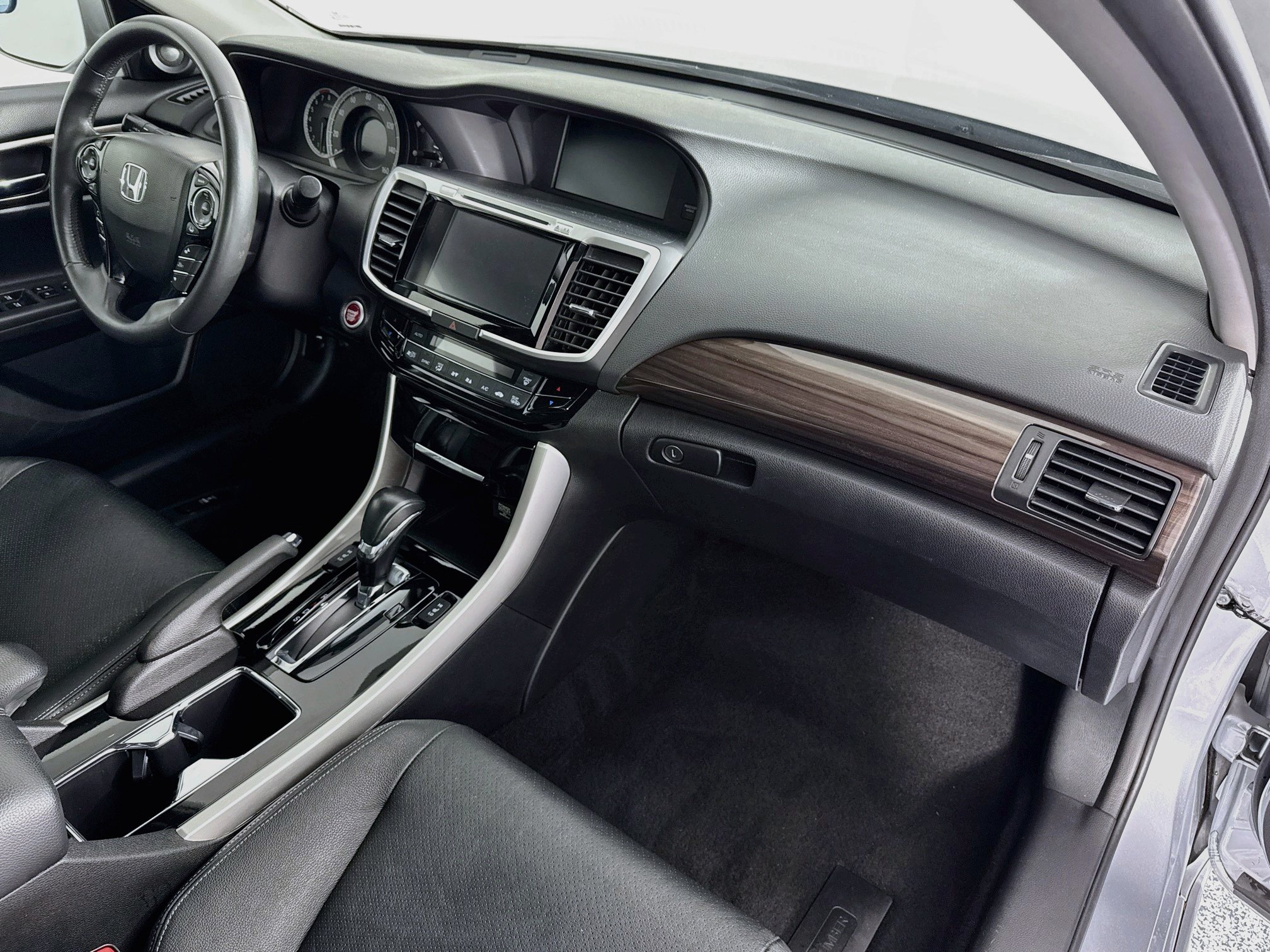 Used 2017 Honda Accord Touring image 30
