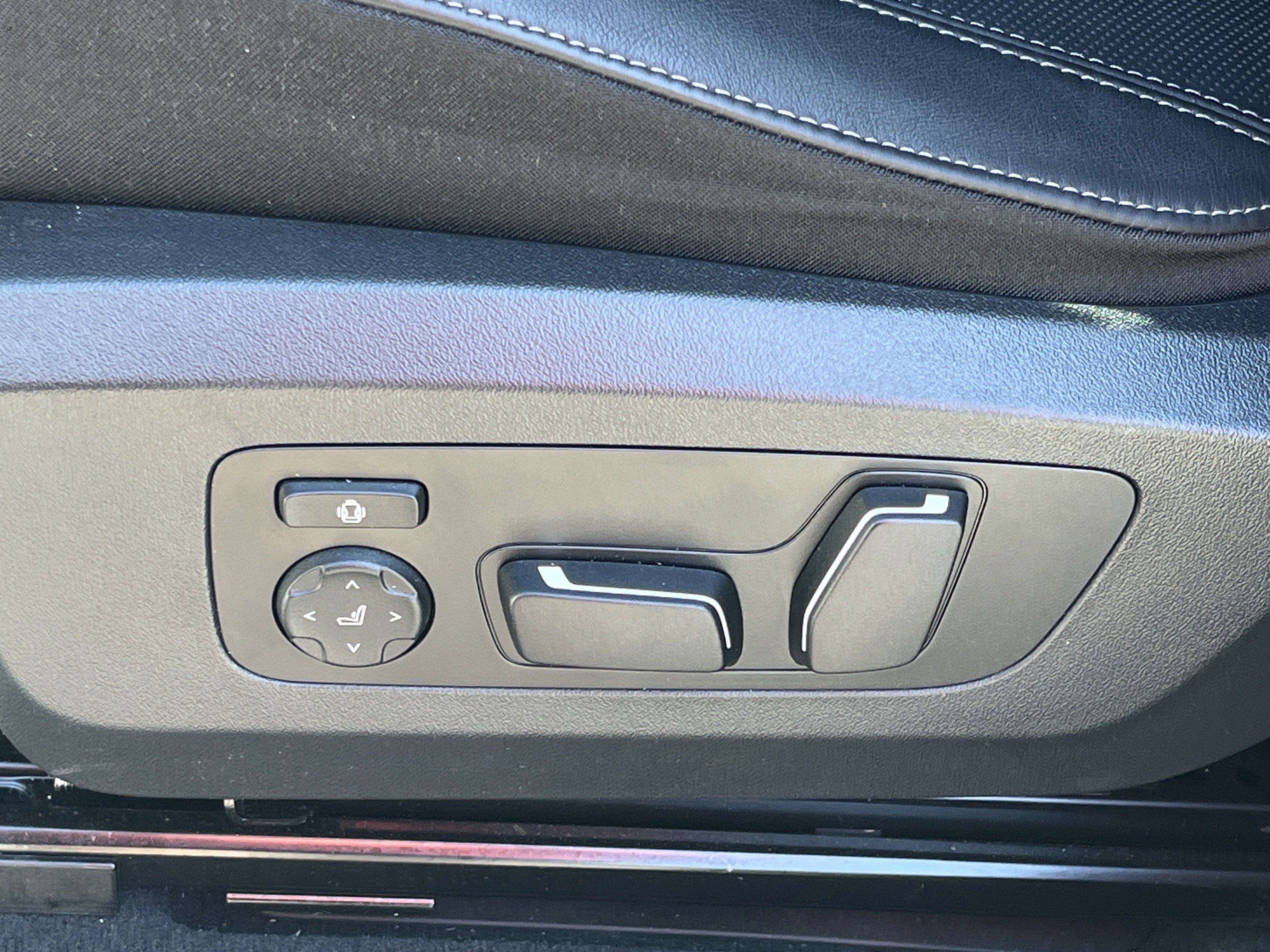 Used 2025 BMW X3 xDrive30i w/ Convenience Package image 16