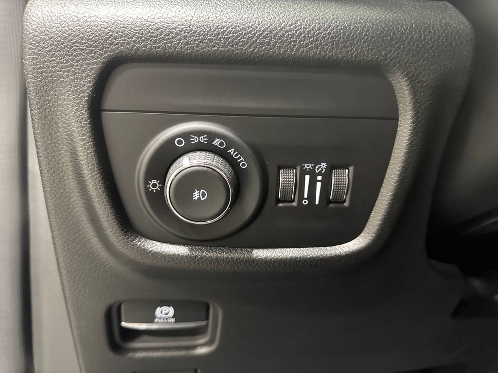 Used 2024 Jeep Grand Cherokee Limited AWD/4WD image 44