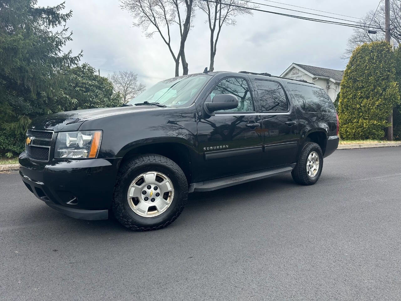 Used 2013 Chevrolet Suburban LT image 4
