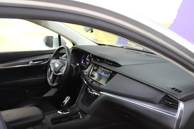 Used 2017 Cadillac XT5 Luxury w/ Driver Awareness Package AWD/4WD image 12
