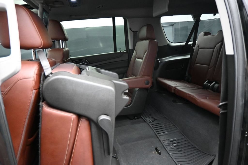 Used 2019 Chevrolet Suburban Premier w/ Premier Plus Edition RWD image 31