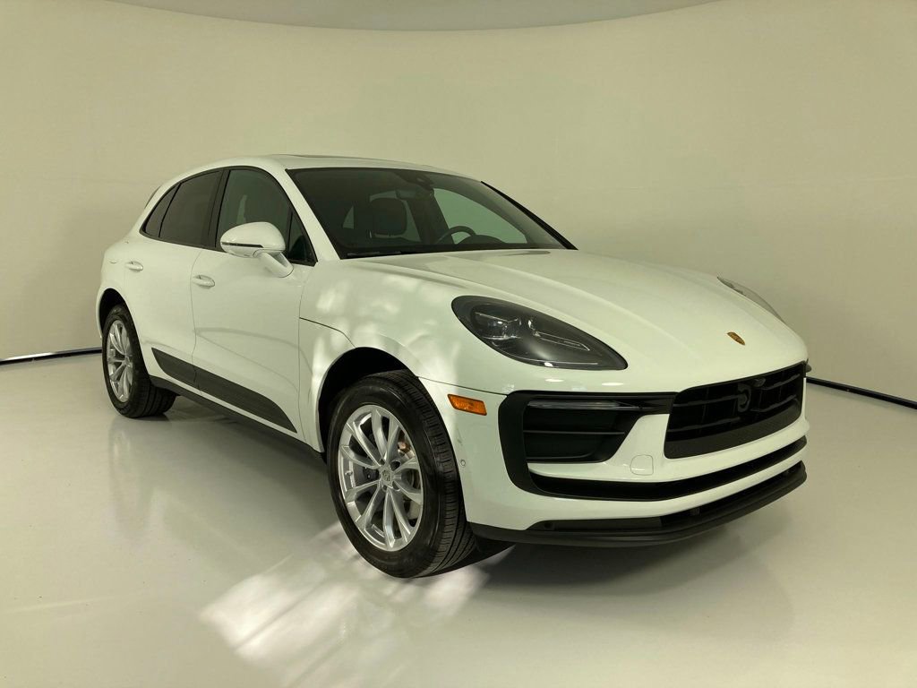 Certified 2022 Porsche Macan AWD/4WD image 25