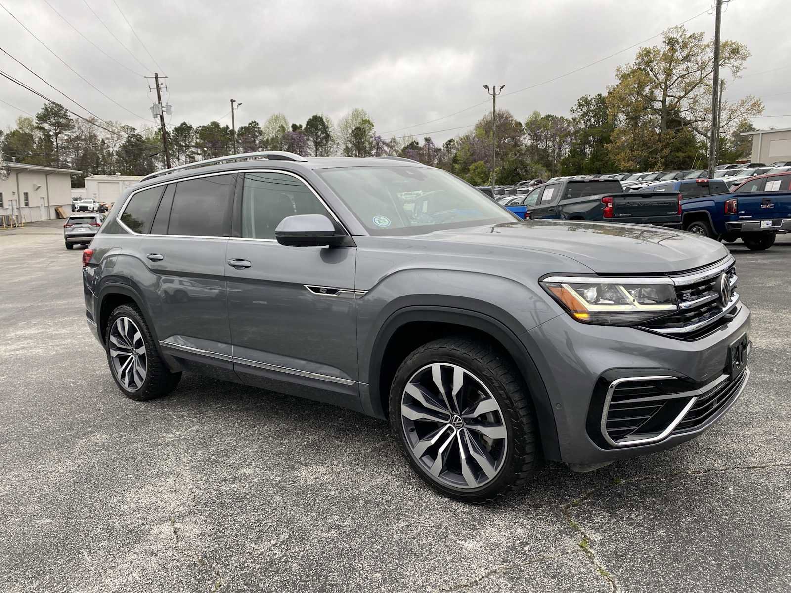 Used 2022 Volkswagen Atlas SEL Premium image 2