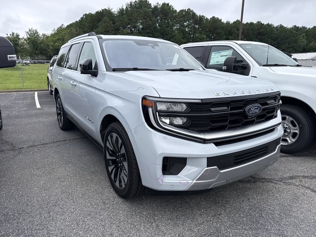 Used 2025 Ford Expedition Platinum w/ Driver's Package AWD/4WD image 2