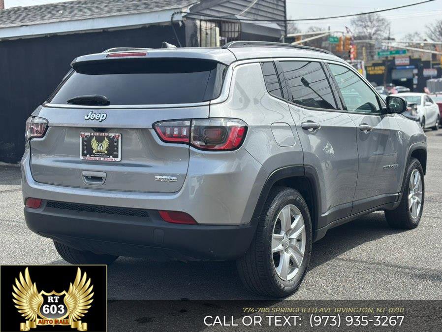 Used 2024 Jeep Compass Latitude image 6