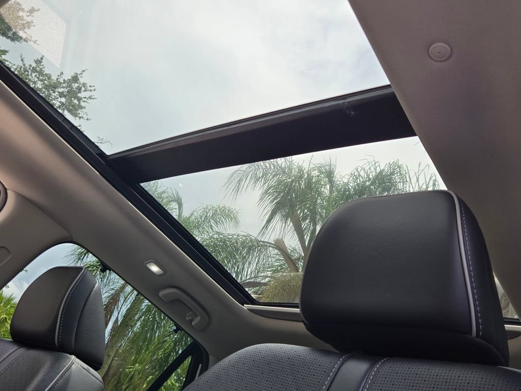 Used 2023 Honda Pilot Elite image 18